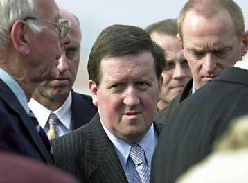 Ο Ρόμπερτσον ρύθμισε το ζήτημα της αμνηστείας των Αλβανών της ΠΓΔΜ