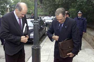 Υπό τη σκιά του Κυπριακού οι συνομιλίες Παπανδρέου – Τζεμ