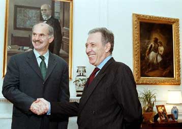 Τζεμ και Παπανδρέου υπέγραψαν τέσσερα πρωτόκολλα συνεργασίας και ανακοίνωσαν τρία ΜΟΕ