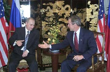 Επιφυλακτική η Μόσχα στην ανακοίνωση Μπους για περικοπές στα πυρηνικά