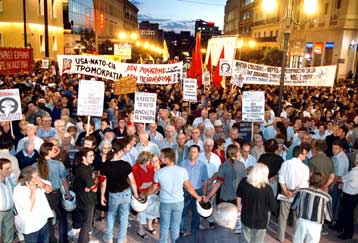Αντιπολεμικό συλλαλητήριο στο κέντρο της Αθήνας – Χαιρετισμός του Μ.Θεοδωράκη