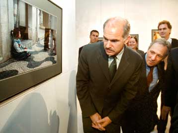 Εγκαινιάστηκε (με απρόοπτα) η έκθεση φωτογραφίας του Ισμαήλ Τζεμ