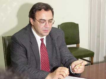 Αναθεωρεί τις προβλέψεις του για την ελληνική οικονομία το ΔΝΤ