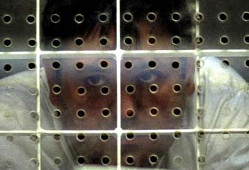 Θα παρακολουθούνται εφεξής οι συνομιλίες μεταξύ δικηγόρων και κρατουμένων στις ΗΠΑ