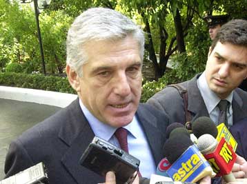 Έως το 2003 η μείωση της στρατιωτικής θητείας στους 12 μήνες, σύμφωνα με τον ΥΠΕΘΑ