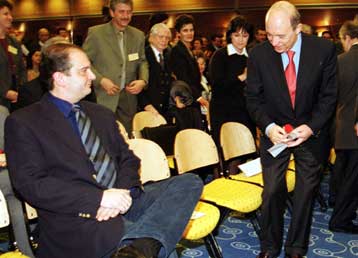 Πρωτιά για ΝΔ – Καταλληλότερος πρωθυπουργός ο Σημίτης, σύμφωνα με την Opinion