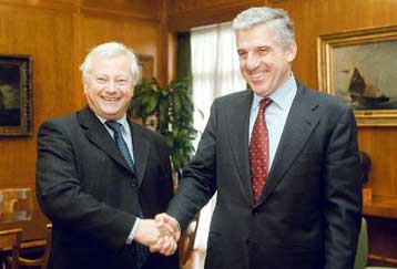 Συνάντηση του Παπαντωνίου με το Βρετανό υφυπουργό Αμυνας