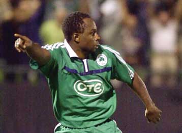 Θα διεκδικήσει τη Χρυσή Μπάλα 2001 ο Εμάνουελ Ολιζαντέμπε!