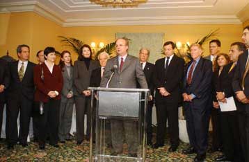 Το σινεμά αναλαμβάνει να κρατήσει ψηλά το φρόνημα των Αμερικανών