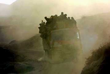 «Παρών» δηλώνει ο μουλάς Ομάρ και καλεί τους Ταλιμπάν σε αντίσταση