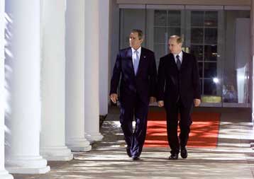 Μειώσεις των πυρηνικών εξοπλισμών ανακοίνωσαν Μπους και Πούτιν