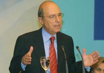 «Όχι» στη μικροκομματική εκμετάλλευση των Αγώνων, δήλωσε ο Σημίτης