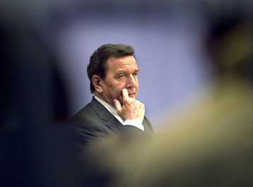 Ψήφο εμπιστοσύνης ζητά από το γερμανικό Κοινοβούλιο ο Σρέντερ