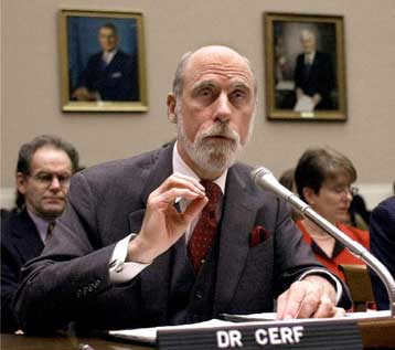 «Εύθραυστο το Διαδίκτυο» δηλώνουν ηγετικές φυσιογνωμίες του