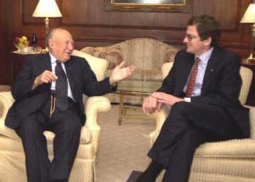 Παρουσία αξιωματούχου του ΟΗΕ δέχεται να συναντηθεί με τον Κληρίδη ο Ντενκτάς