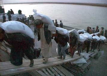 Το ΝΑΤΟ συζητά την προσφορά ανθρωπιστικής βοήθειας στο Αφγανιστάν