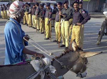 Τη μεθόριο με το Αφγανιστάν ενισχύει επειγόντως το Πακιστάν