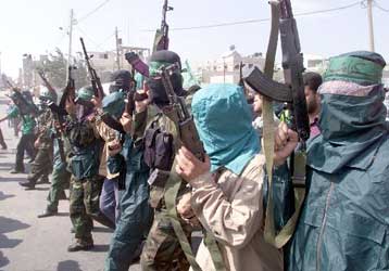 Τον έλεγχο των ενόπλων παλαιστινιακών ομάδων βλέπει ως μόνη λύση ειρήνης ο Πέρες