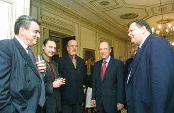 Τους συντελεστές της Έκθεσης Βιβλίου της Φρανκφούρτης τίμησε ο πρωθυπουργός