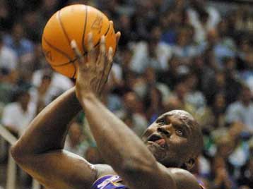 Οι Lakers πέρασαν και από το Χιούστον, 98-97 τους Rockets