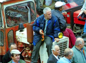 Κλιμακώνουν τις κινητοποιήσεις τους οι αγρότες με συλλαλητήριο στα Φάρσαλα