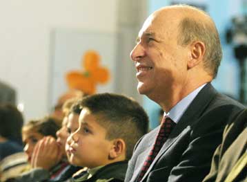 Κοντά στους μαθητές του 20ού Δημοτικού Σχολείου Κερατσινίου βρέθηκε ο πρωθυπουργός