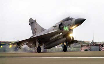 Οκτώ γαλλικά Mirage 2000 θα λάβουν μέρος στους βομβαρδισμούς κατά του Αφγανιστάν