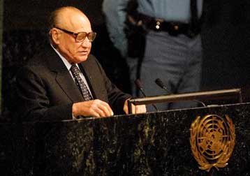 Να μην παρακαμφθούν οι διαδικασίες του ΟΗΕ, απαντά στον Ντενκτάς ο Κληρίδης