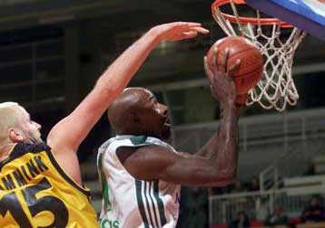 Αήττητη η ΑΕΚ, νίκες ουσίας για Παναθηναϊκό και Ολυμπιακό