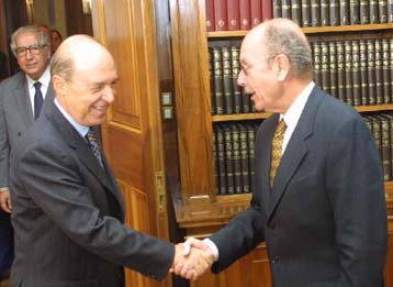 Οικονομία, αγροτικό και διεθνείς εξελίξεις στη συνάντηση Σημίτη – Στεφανόπουλου