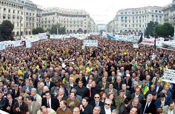 Δυναμικές κινητοποιήσεις των καπνοπαραγωγών στη Βόρεια Ελλάδα