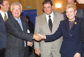 Συμφωνία συνεργασίας υπέγραψαν Ταχυδρομικό Ταμιευτήριο – ΕΛΤΑ