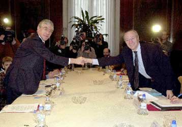 Συμφωνία για το Γιβραλτάρ έως το καλοκαίρι του 2002 «βλέπουν» Λονδίνο και Μαδρίτη