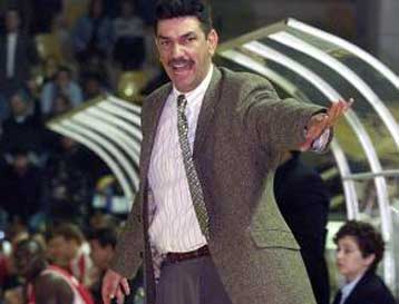 Ο Πετρόπουλος πήρε τη θέση του Λινάρδου στον πάγκο του Αμαρουσίου