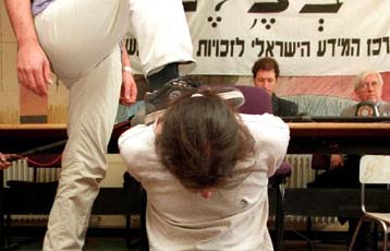 Για βασανιστήρια Παλαιστινίων κατηγορεί το Ισραήλ η Διεθνής Αμνηστία