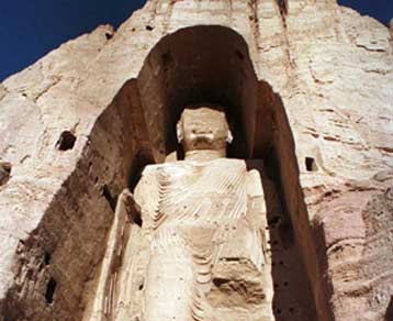 Τα κατεστραμμένα αγάλματα του Βούδα επιχειρούν να ξαναφτιάξουν δύο Ελβετοί