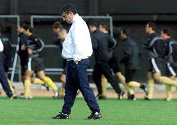 Απαίτηση Σάντος να μην υποτιμήσουν τη Λίτεξ οι παίκτες της ΑΕΚ