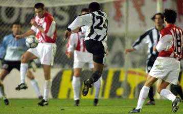 Ίδιο σκορ για ΠΑΟΚ και ΑΕΚ 3-2 με Αϊντχόβεν και Λίτεξ, αντίστοιχα