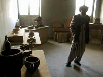 Και τα εκθέματα του Εθνικού Μουσείου της Καμπούλ κατέστρεψαν οι Ταλιμπάν