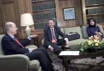 Θετικές οι εντυπώσεις Όσβαλντ – Έγκαιρη παράδοση των έργων εγγυήθηκε ο Σημίτης