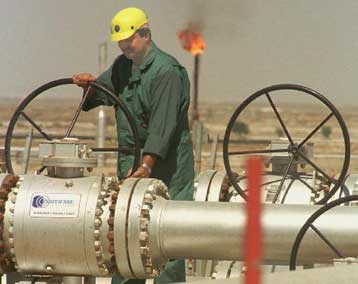 Νέα πτώση της τιμής του πετρελαίου εν αναμονή κινήσεων από τη ρωσική πλευρά