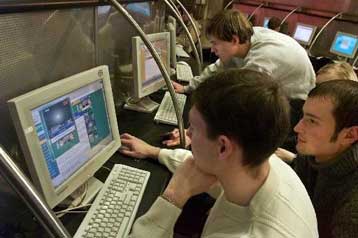 Επιβολή φοροσήματος ανά Η/Υ στα Internet Cafe ανάλογο με εκείνο για τα… φρουτάκια