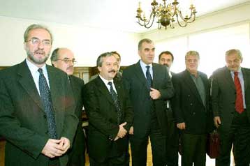 «Ναι» στη συνένωση των επιχειρήσεων με μέριμνα για τους εργαζόμενους, λέει ο Δ.Ρέππας