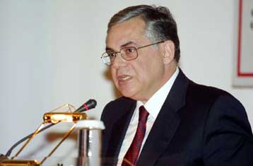 Οι διαρθρωτικές αλλαγές-«κλειδί» στην πραγματική σύγκλιση, λέει ο διοικητής της ΤτΕ