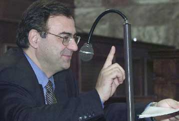 «Κόντρες» στη Βουλή για τον προϋπολογισμό του 2002