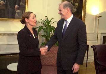 Παπανδρέου και Φερέρο-Βάλντνερ άνοιξαν την ατζέντα των «καυτών» διεθνών θεμάτων