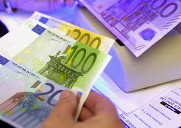 Μαραθώνια συνεδρίαση του Υπουργικού Συμβουλίου με αντικείμενο την έλευση του ευρώ