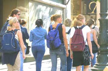 Στα επίπεδα του 2000 η τουριστική κίνηση φέτος – Δύσκολες οι προβλέψεις για το 2002