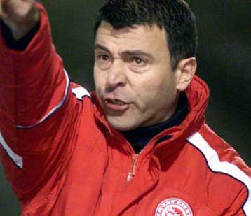 Σαν τρελοί περιμένουν οι παίκτες του Ολυμπιακού το Σάββατο, είπε ο Λεμονής