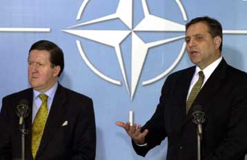 Την παράταση για 3 μήνες της παραμονής των ΝΑΤΟϊκών δυνάμεων ζητά η ΠΓΔΜ